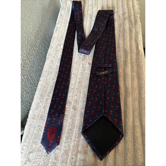 VTG GUCCI MENS NECK TIE WITH LOGO HIGH END BLUE WITH RED PARROTS ITALY 100% Silk - Picture 1 of 13